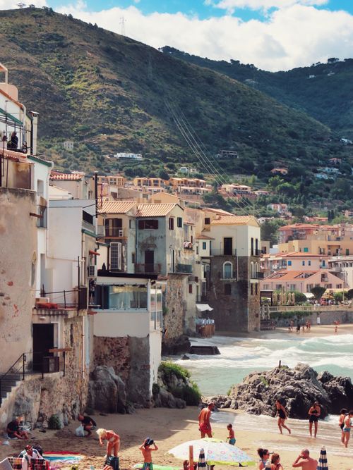 Free Explore the vibrant beachfront of Cefalù, Sicily with its historic houses and scenic coastline. Stock Photo