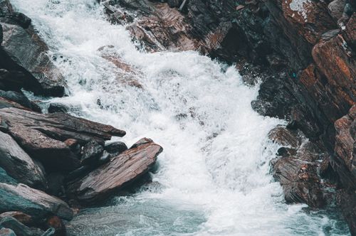 Free A powerful waterfall cascades over rugged rocks, showcasing natural beauty and energy. Stock Photo