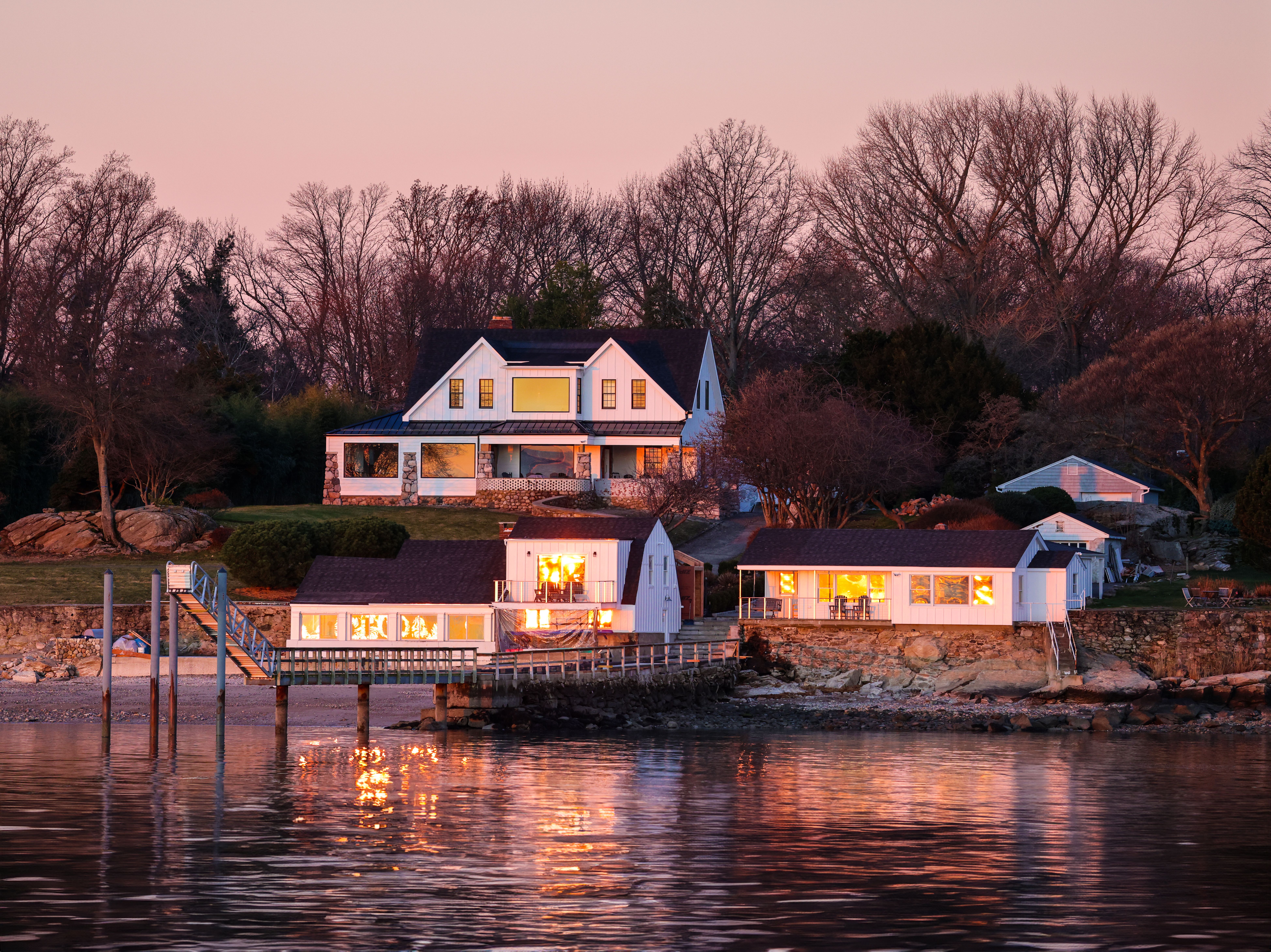 Exclusive | New Jersey auction house selling off Jeffrey Epstein's decor — Photo by David Kanigan on Pexels
