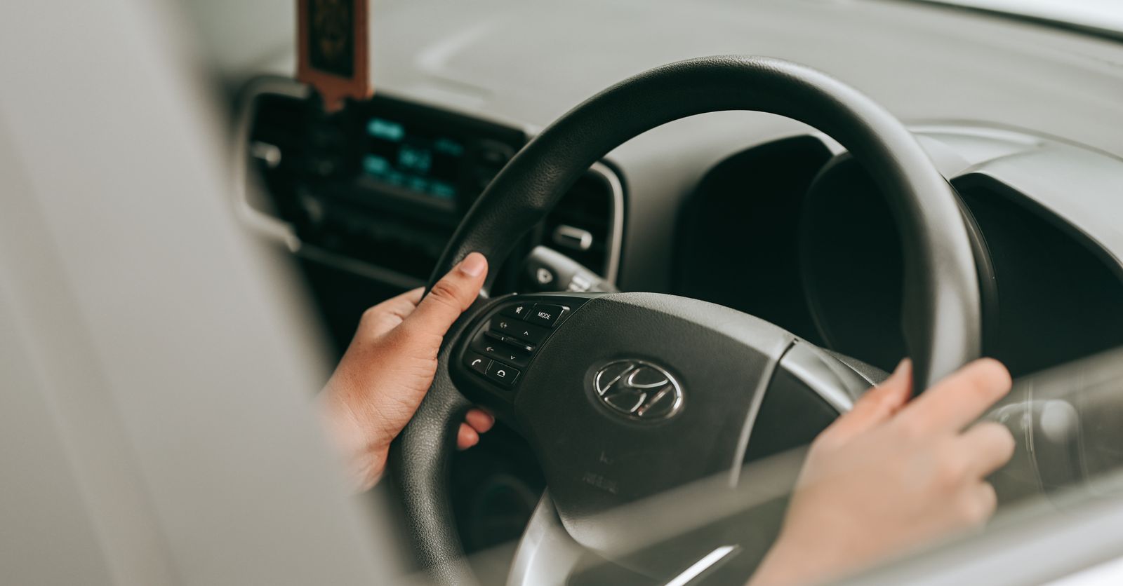 Liquide de direction assistée : rôle, niveau et fuite