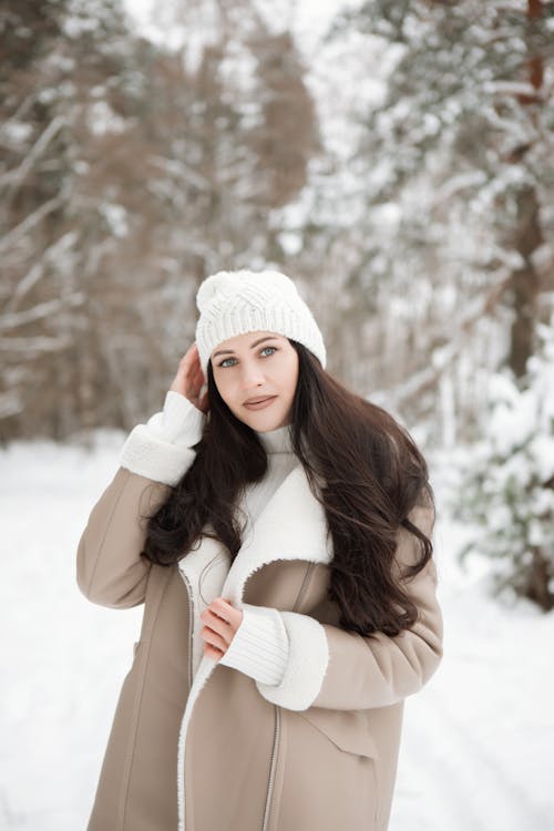갈색 머리, 감기, 겨울의 무료 스톡 사진