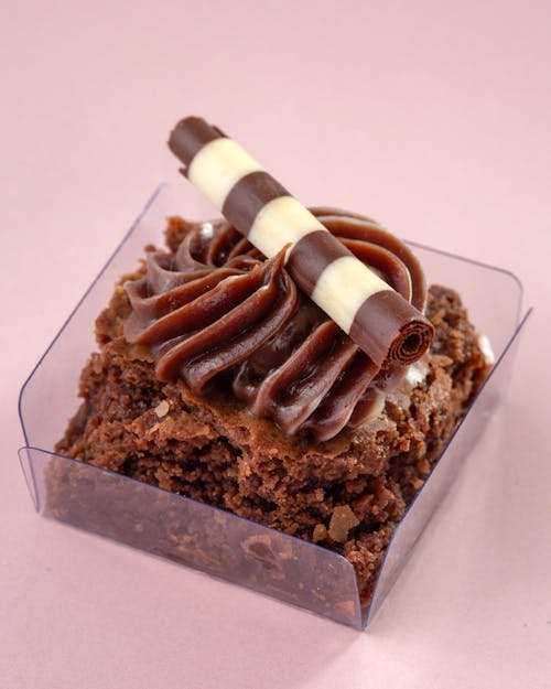 Fotobanka s bezplatnými fotkami na tému chutný, čokoládový koláčik, cukrársky výrobok