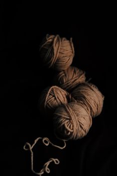 Skeins of undyed wool on a dark bench, photo by Beyzaa Yurtkuran on Pexels