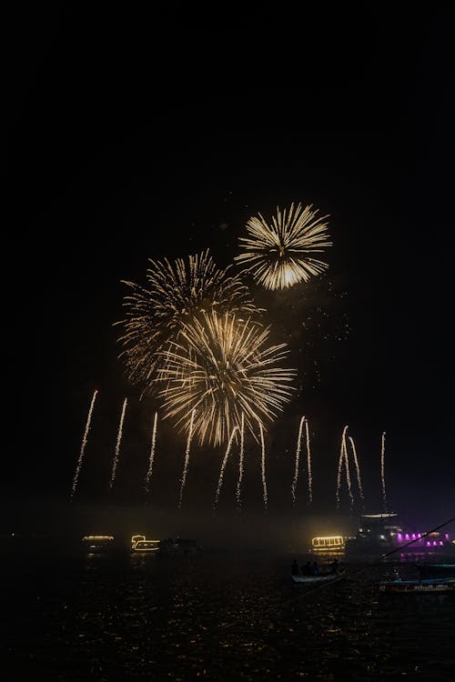 Fotobanka s bezplatnými fotkami na tému december, horiace prskavka, horiace prskavky