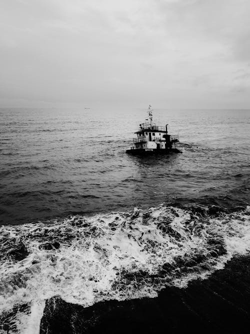 Základová fotografie zdarma na téma černobílý, člun, loď