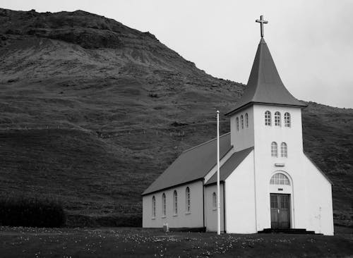 Gratis stockfoto met bergen, buitenkant van het gebouw, kerk