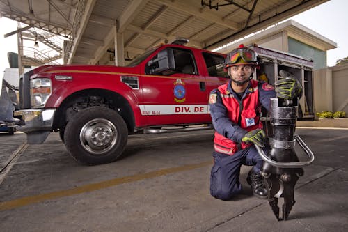 Darmowe zdjęcie z galerii z hełm, hydrant, kombinezon ochronny