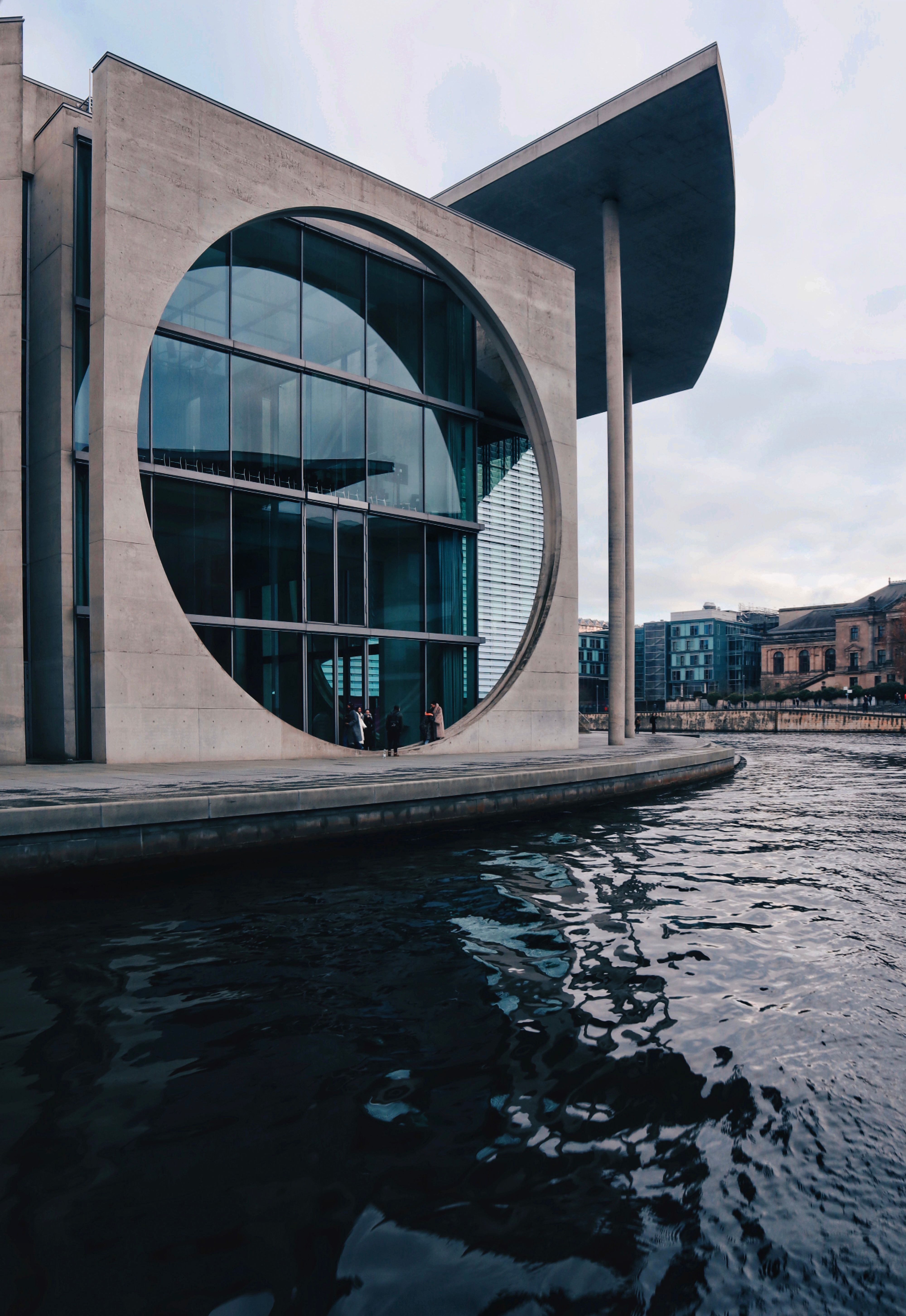 Explore the innovative modern architecture along the River Spree in Berlin, showcasing urban design.