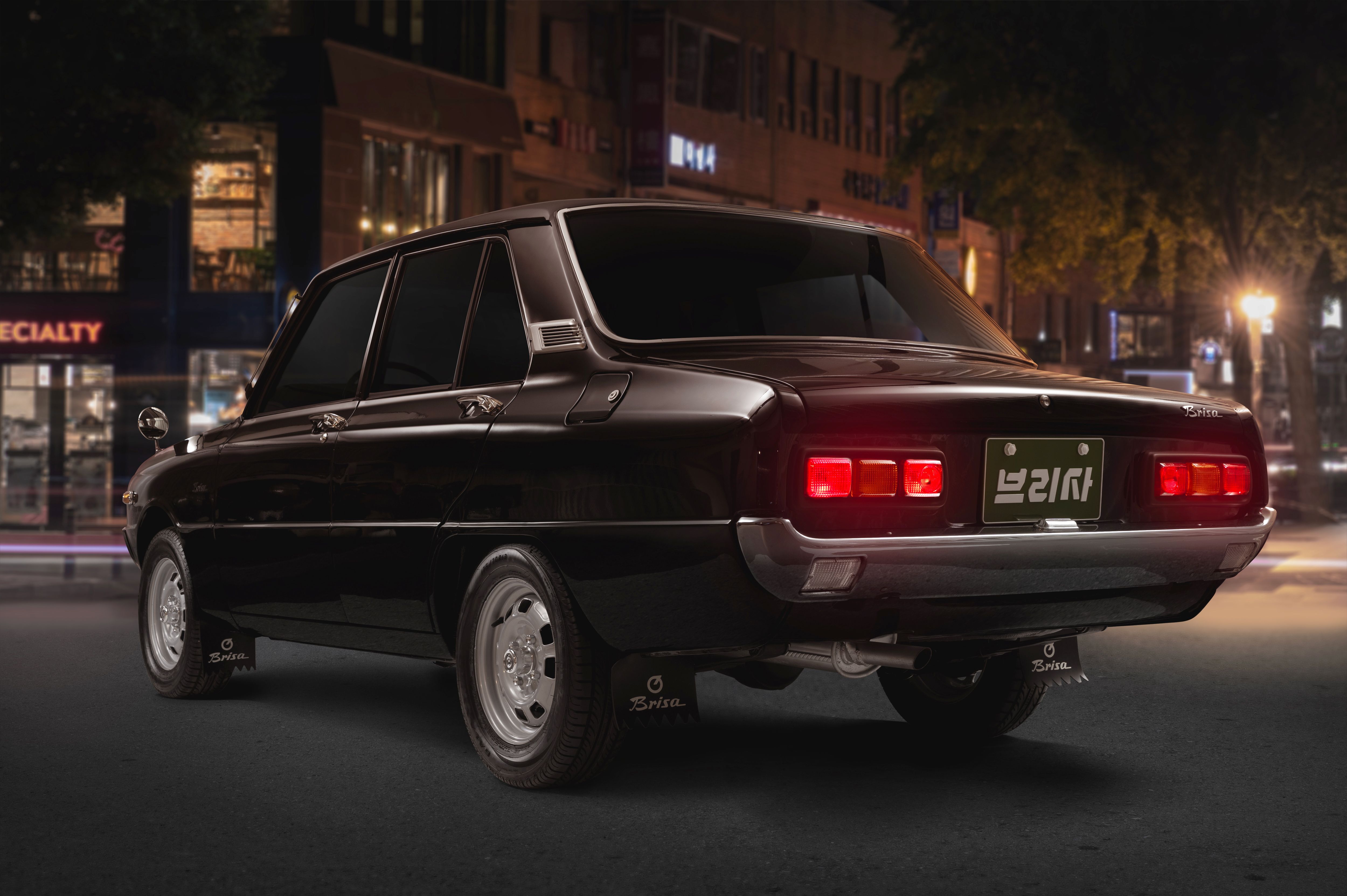 Vintage Car at Night in Urban Setting · Free Stock Photo