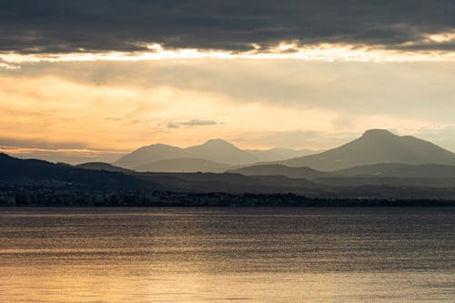 Foto d'estoc gratuïta de capvespre, llac, natura