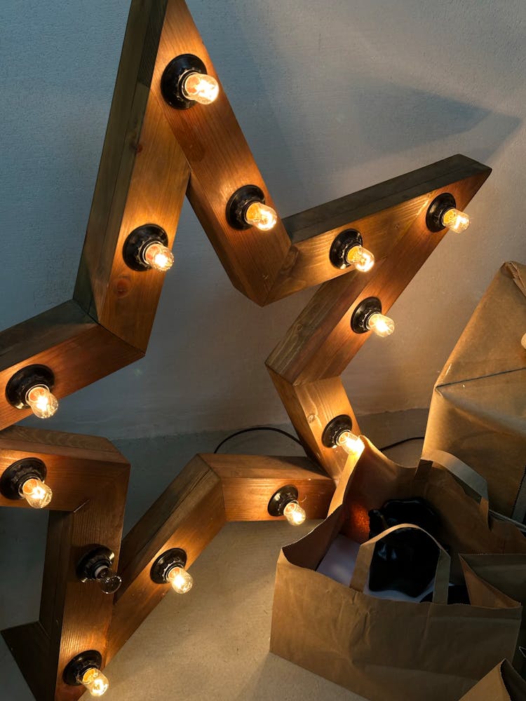 Wooden Star With Bulbs 