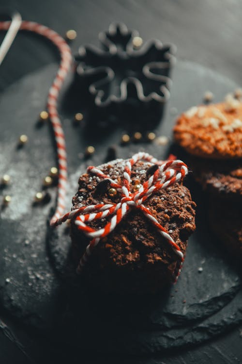 Cookie Tied with String