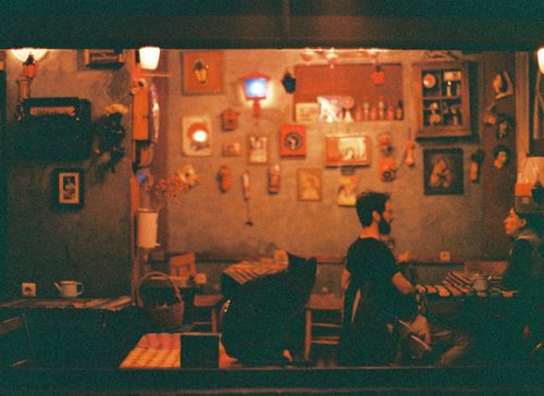 Free Reflective interior of a retro café with vintage decor, warm lighting, and relaxed atmosphere. Stock Photo