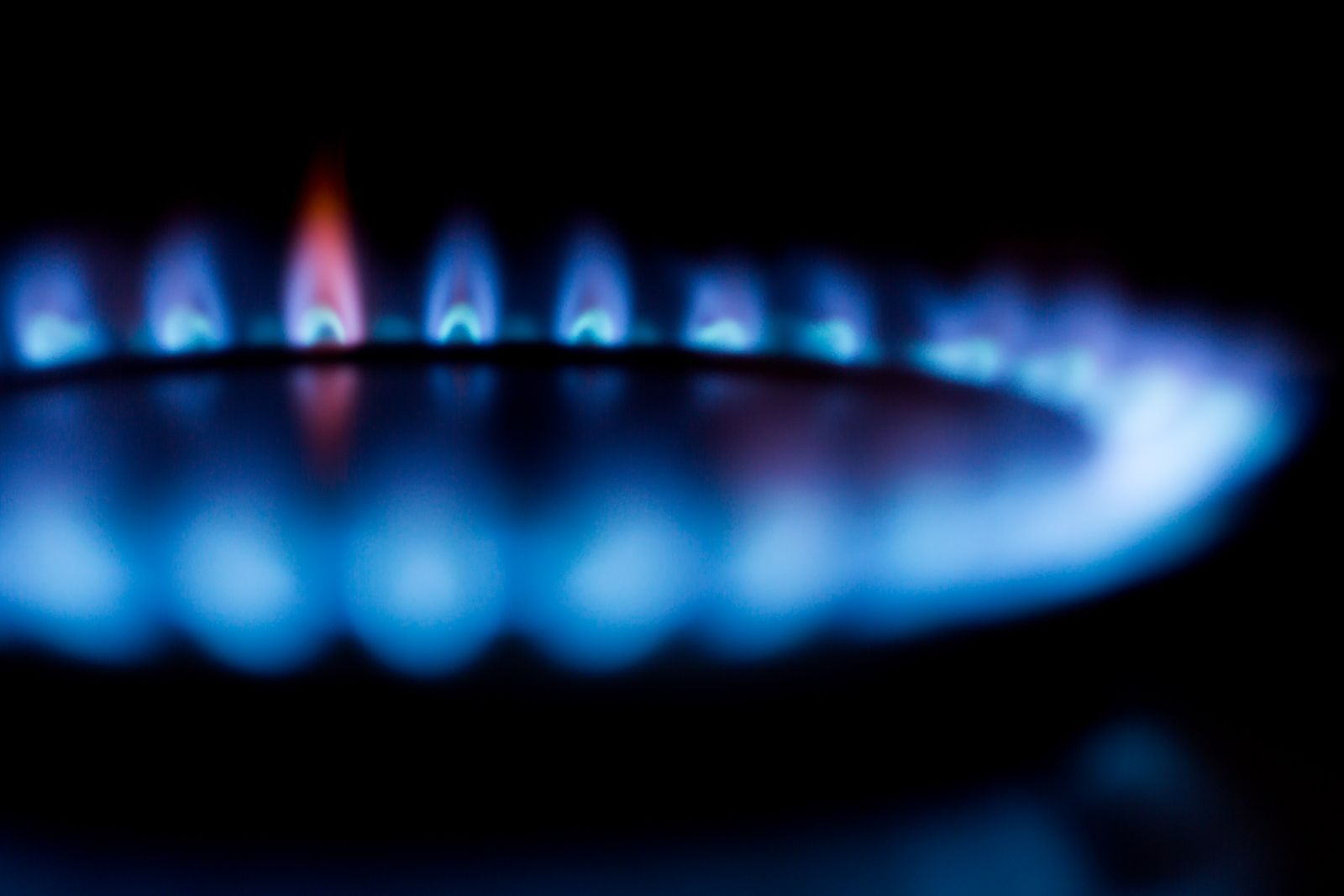 Flacără albastră de gaz natural