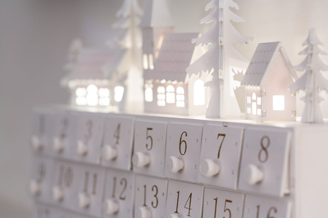 Free White Calendar on White Surface Stock Photo