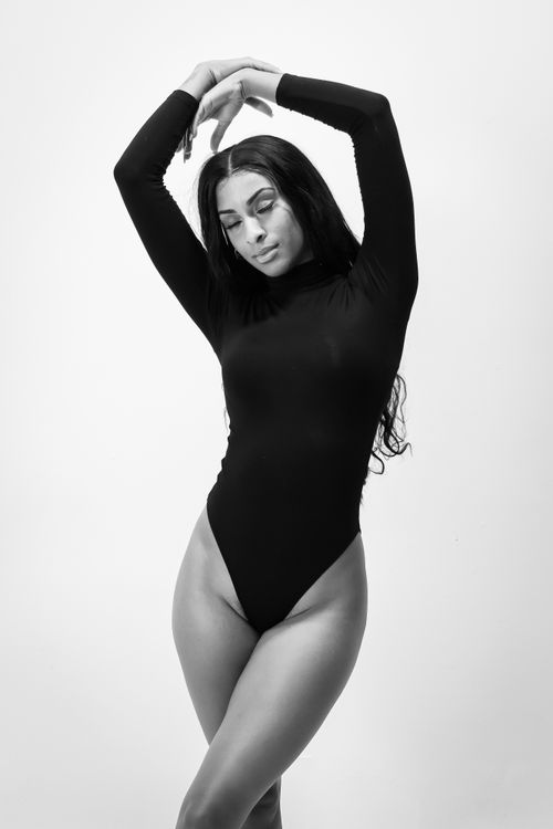 Free Striking black and white photograph of an elegant model posing confidently in a studio setting. Stock Photo
