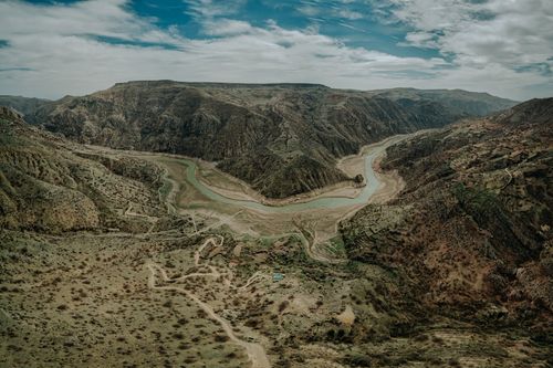 Free Stunning aerial shot of Felahiye's lush valley and winding river in Kayseri, Türkiye. Stock Photo
