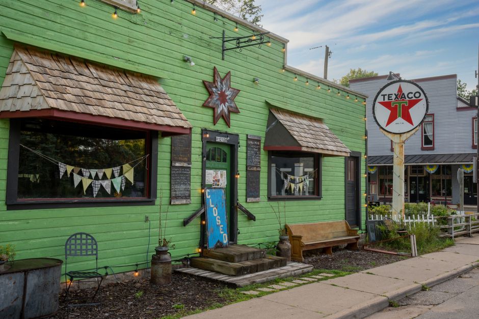 Alberta Town Cancels Parade After 'Overwhelming' Harassment Over Float
