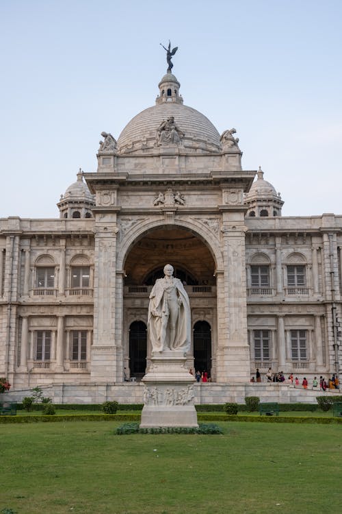 Statue in front of Building, Victoria Memorial, Calcutta, India