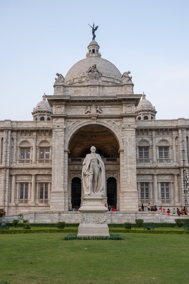 Statue In Front Of Building, Victoria Memorial, Calcutta, India