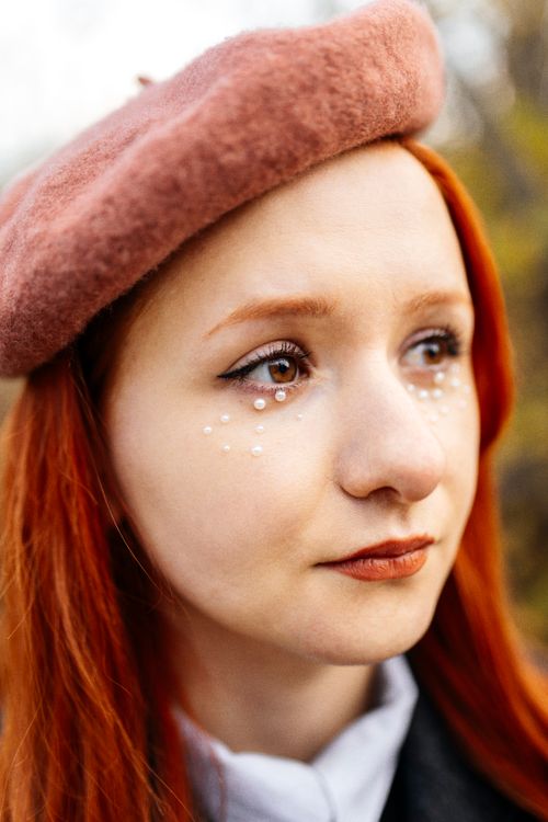 Kostenloses Foto Zum Thema Baskenm tze Frau Gesicht Lange Haare Kostenloses foto zum thema baskenm tze frau gesicht lange haare