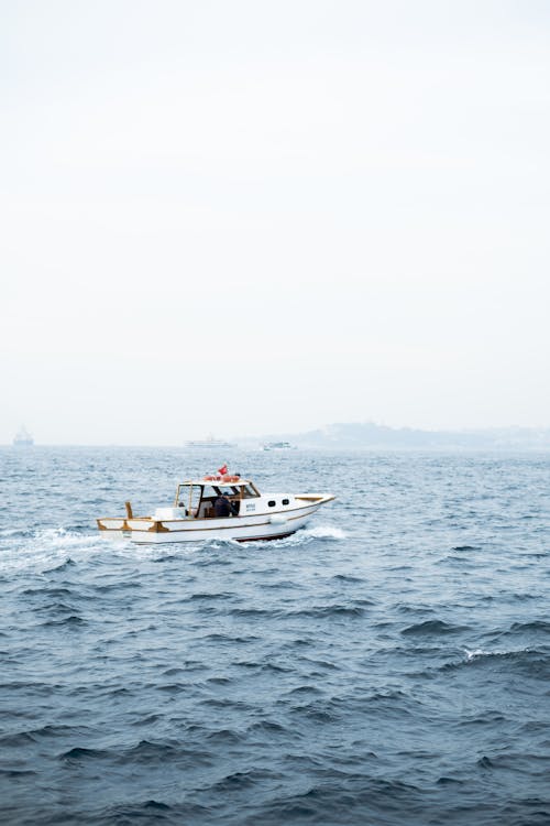 Kostnadsfri bild av dimma, hav, motorbåt