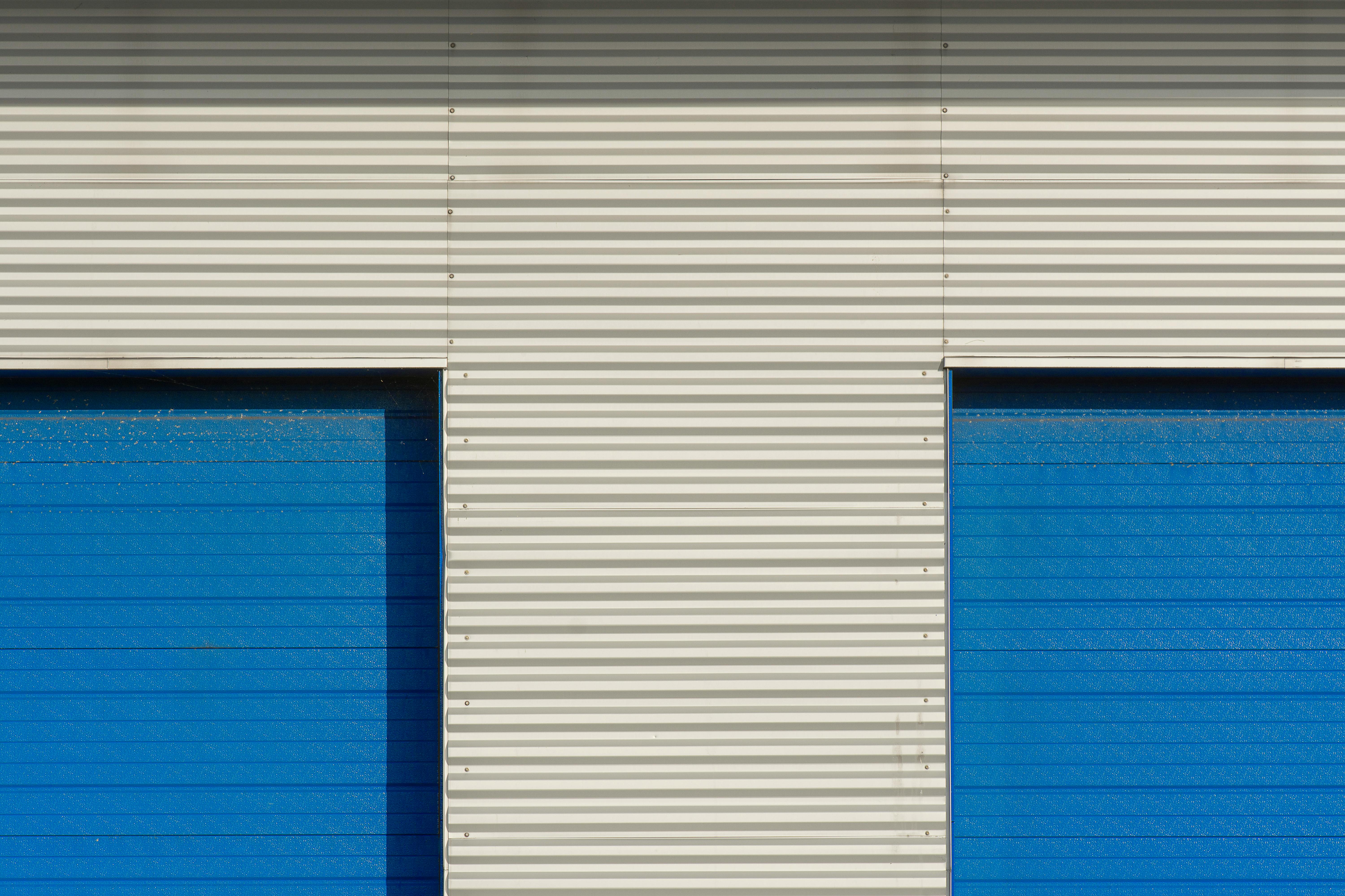 Wall of a Warehouse · Free Stock Photo, image size:1125x750