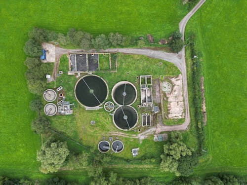 Gratis stockfoto met afvalwaterzuiveringsinstallatie, dronefoto, ecologie