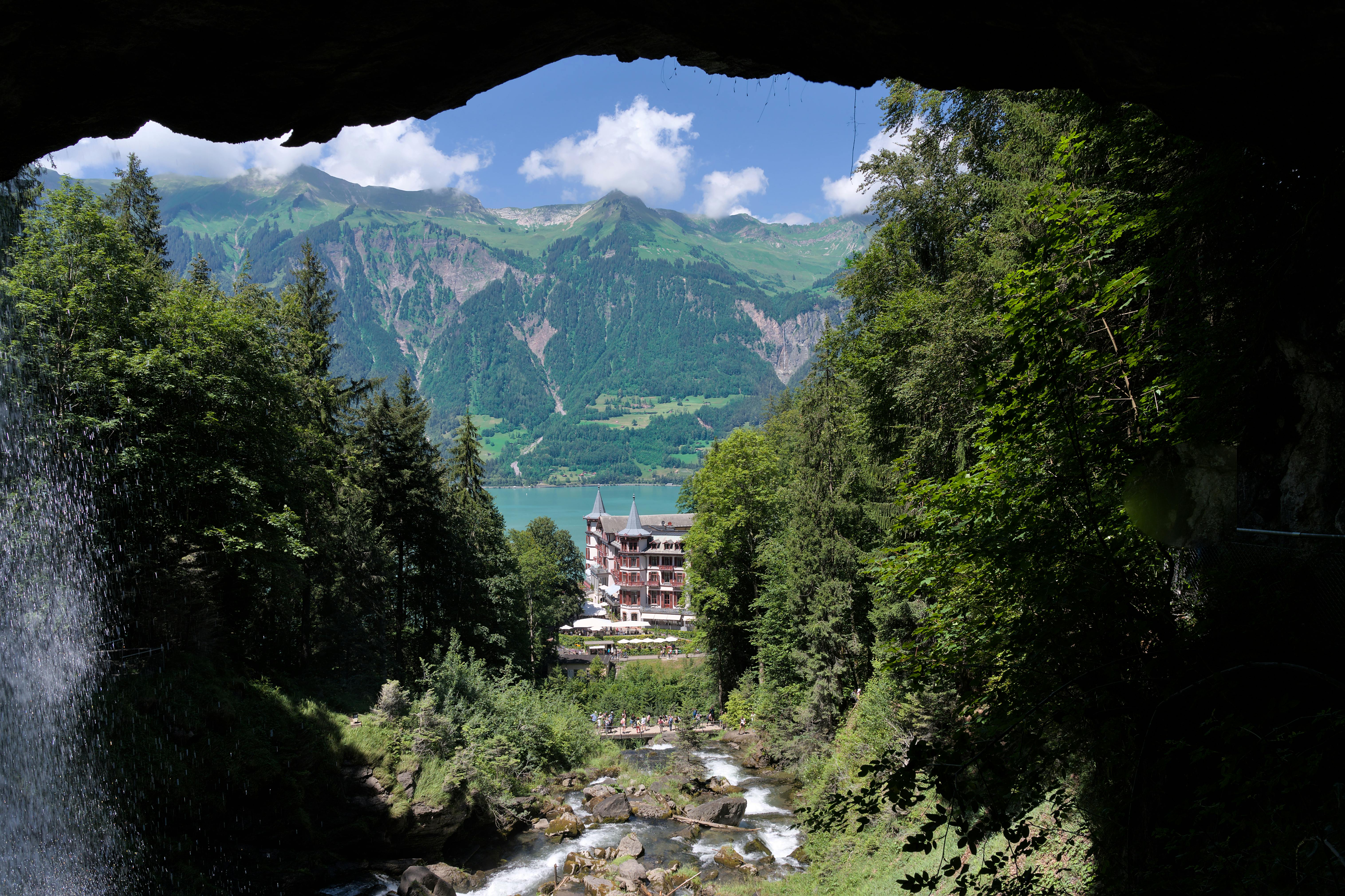 Kelebihan Menginap di Cave Hotel