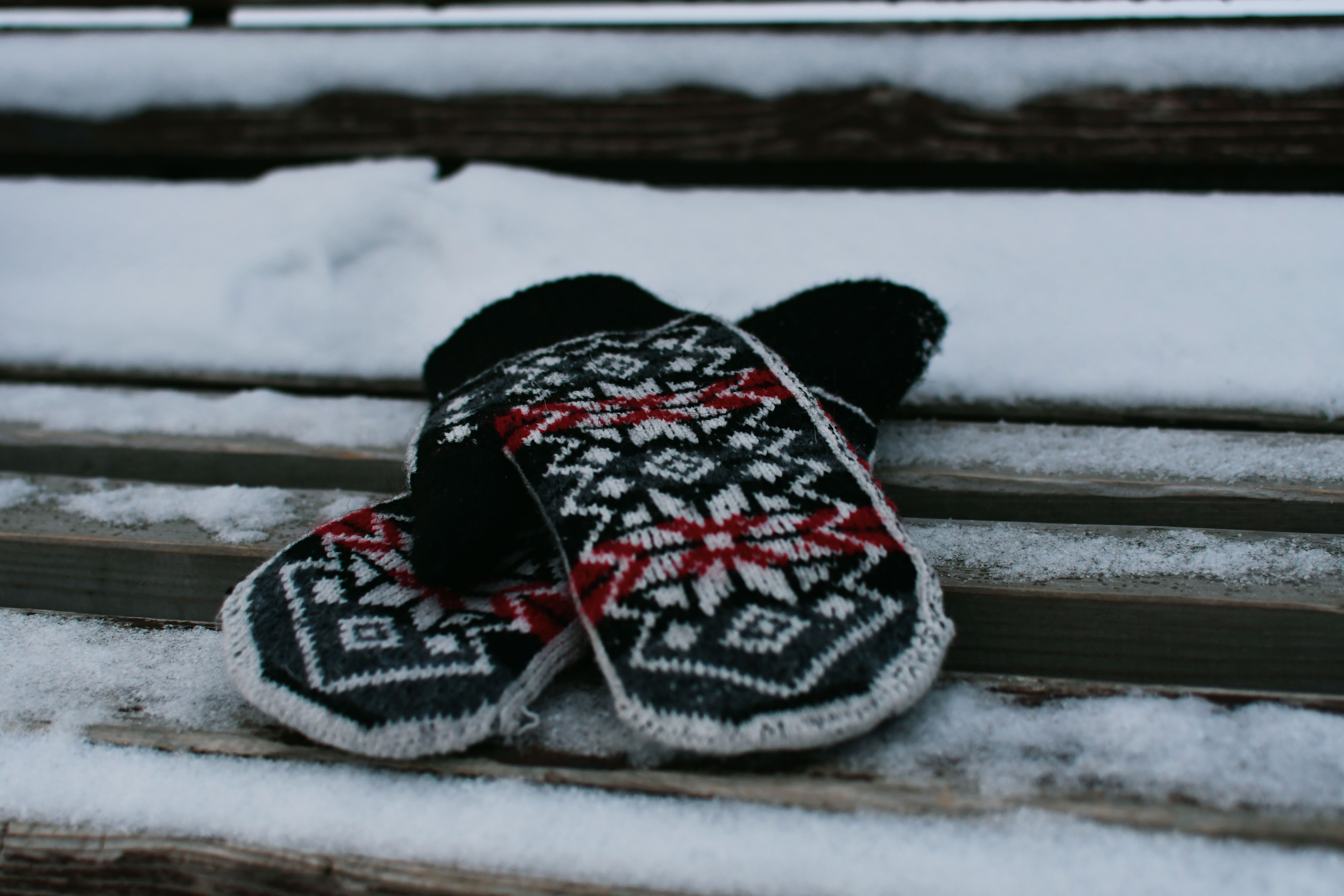 Articles of apparel and clothing accessories (including gloves, mittens and mitts), for all purposes, of vulcanised rubber other than hard rubber