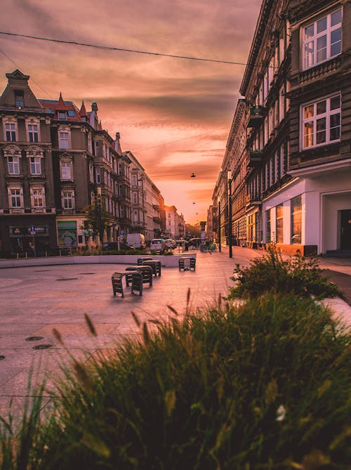 Gratis stockfoto met avondlucht, gebouwen, hoofdstraat