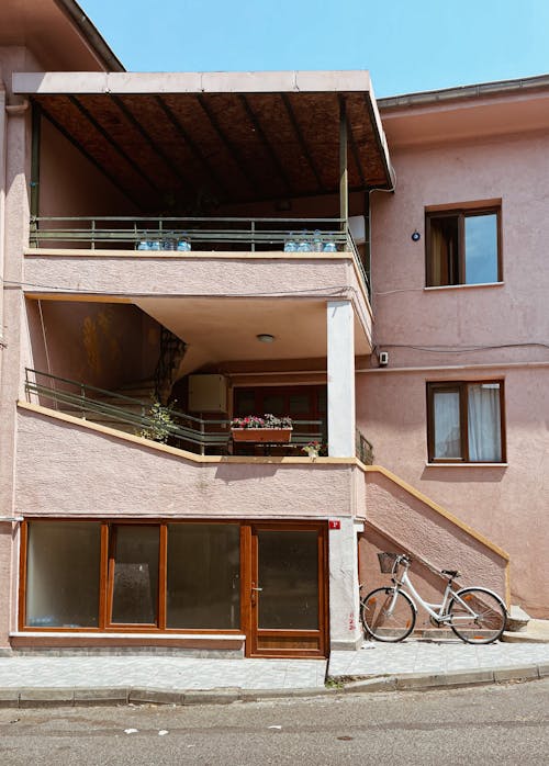 Darmowe zdjęcie z galerii z balkony, budynek, drzwi