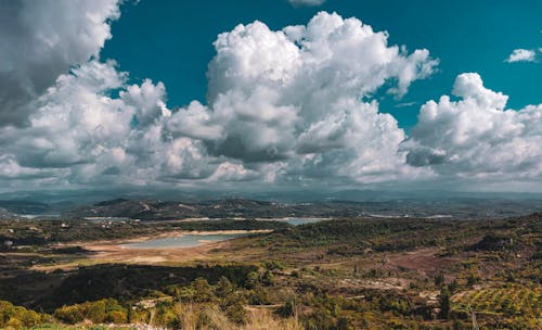 Kostnadsfri bild av clouds, flod, kullar