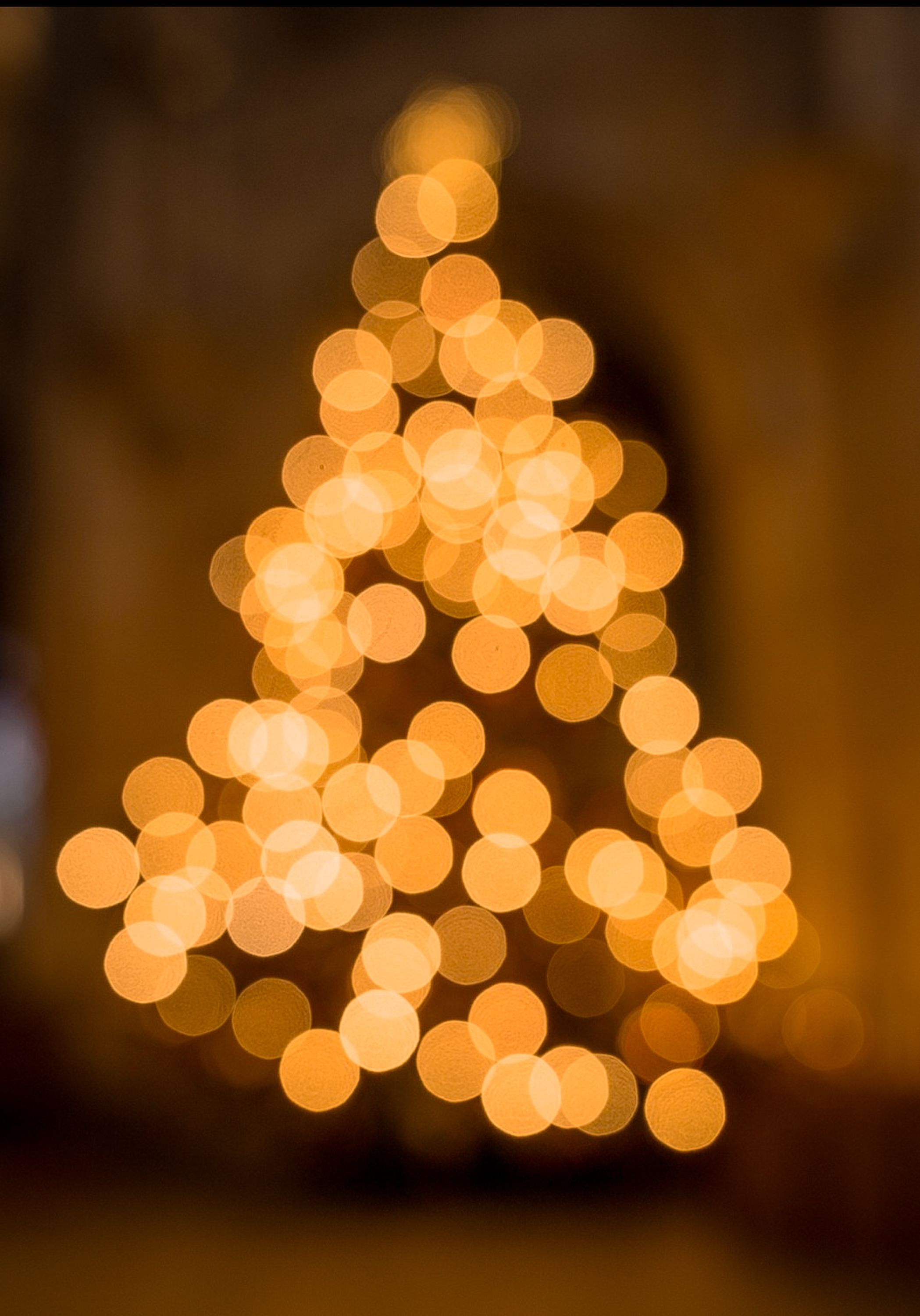 Free Blurred Christmas tree lights creating a festive and warm holiday atmosphere. Stock Photo