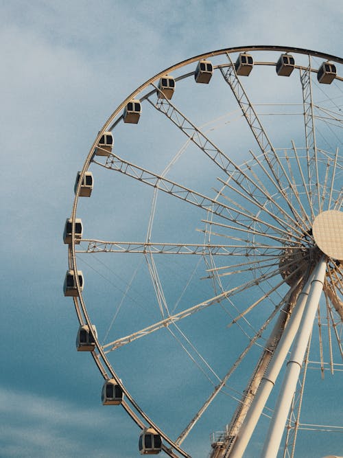 Immagine gratuita di cabine, carnevale, cielo azzurro