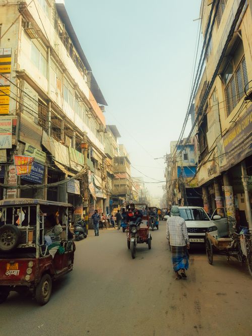 Free A bustling narrow street in India with people and vehicles amidst market activity. Stock Photo