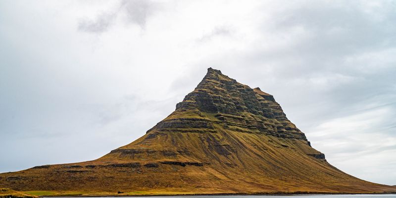 El monte Kirkjufell, en la península de Snæfellsnes