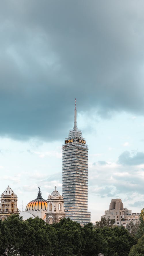 Foto d'estoc gratuïta de alt, cel, edifici