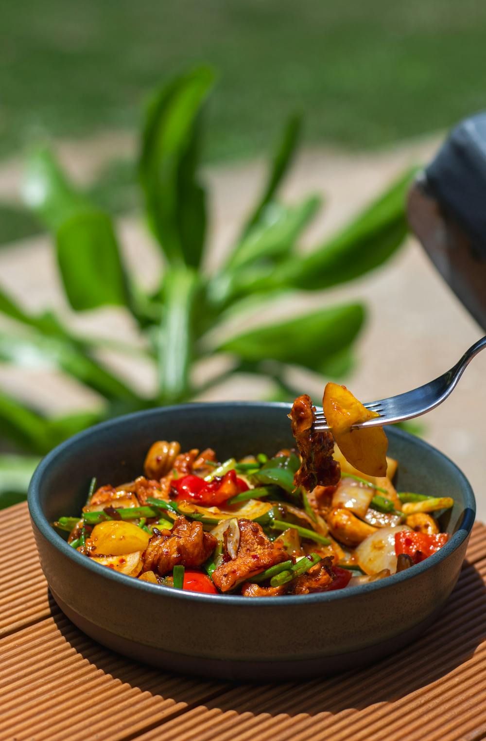 Spicy Guinea Fowl Stir-Fry with Bell Peppers Spicy Guinea Fowl Stir-Fry with Bell Peppers