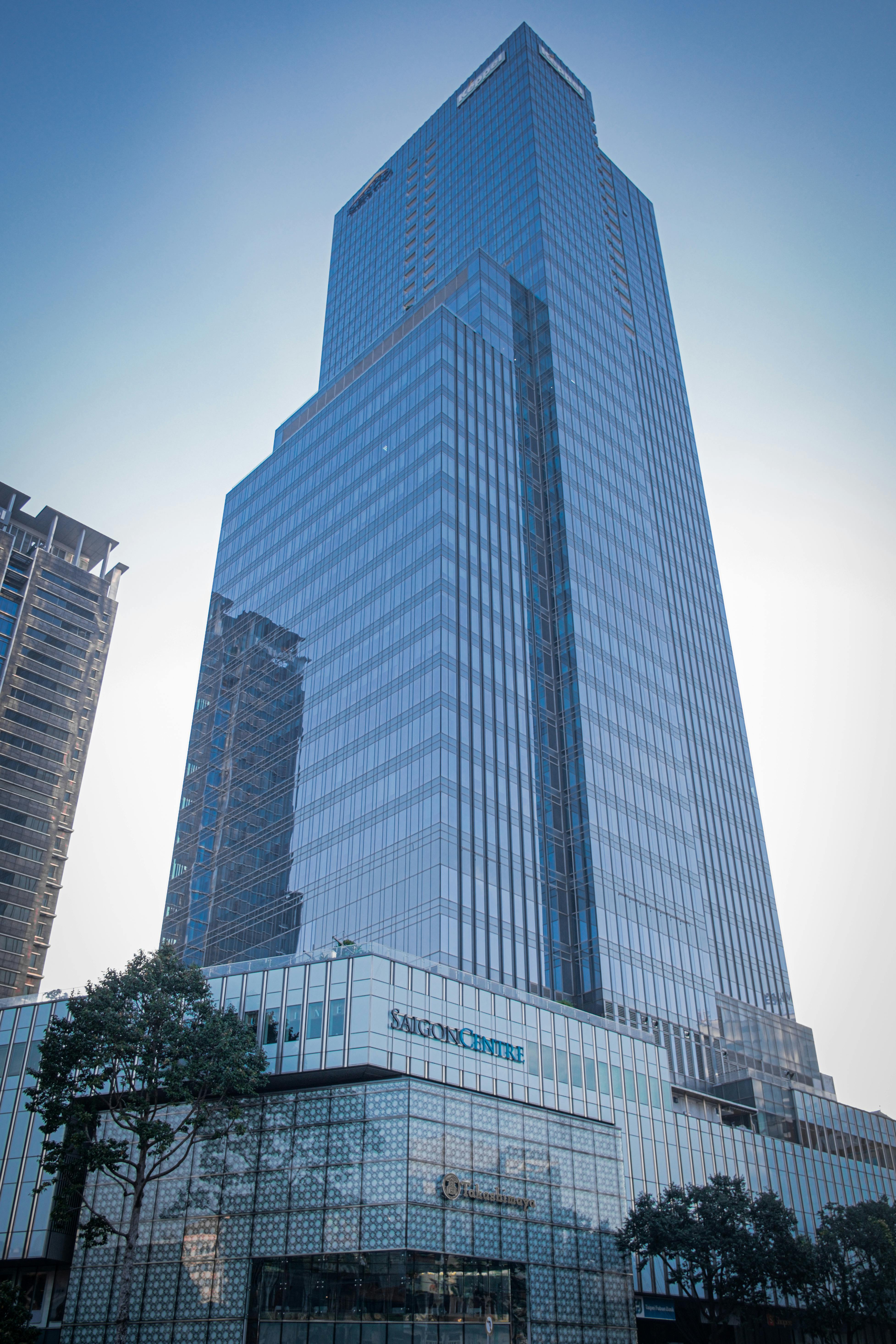 Modern Glass Office Building · Free Stock Photo