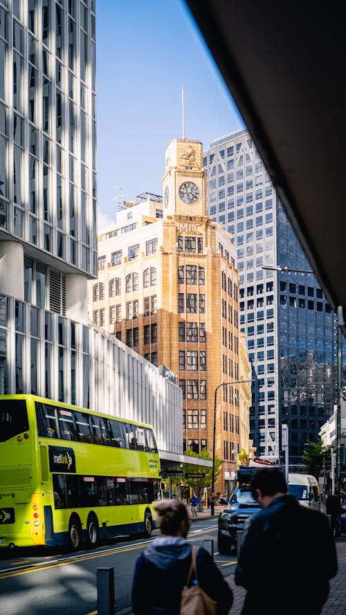 Fotos de stock gratuitas de arquitectura moderna, autobús, calle