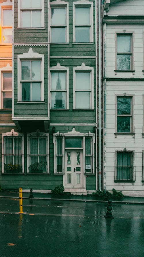 Townhouses by Wet Street in City