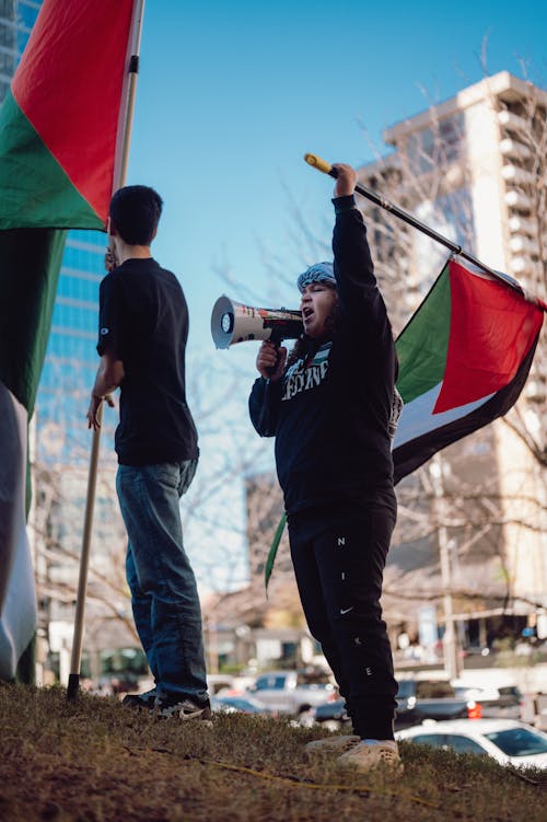 Darmowe zdjęcie z galerii z antywojenny, flaga palestyńska, kobieta