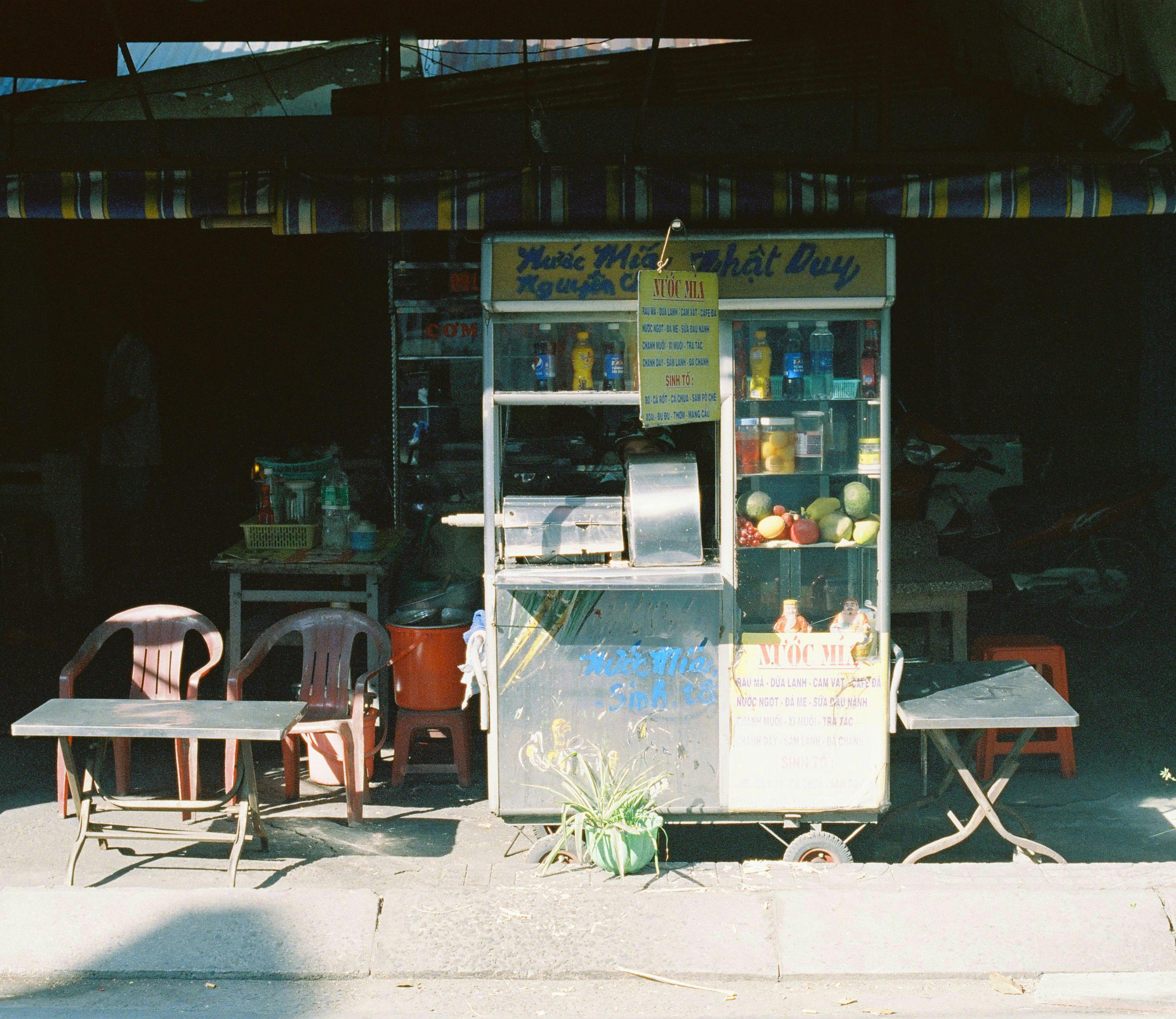 Small Concession Stand with Fruits and Bottled Drinks · Free Stock Photo