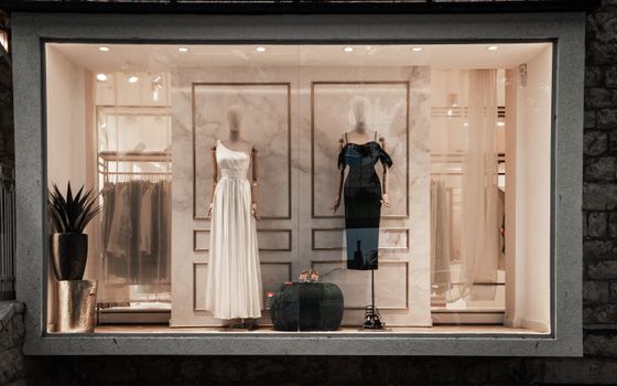 Chic mannequins showcasing dresses in a stylish Haifa boutique window.