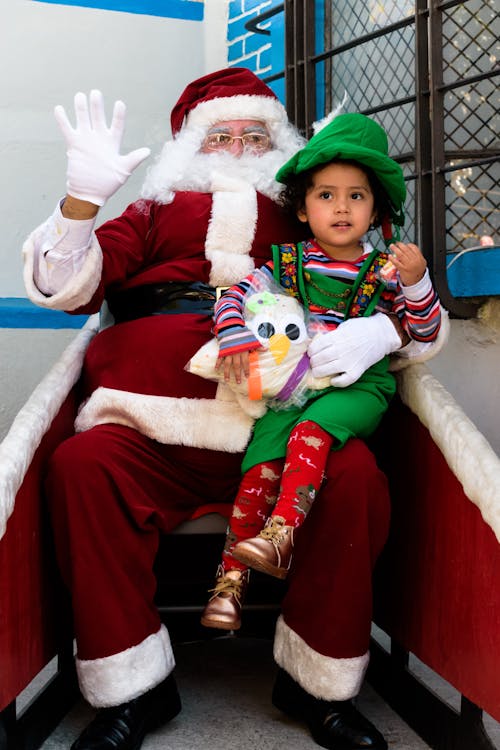 かわいい女の子 クリスマス クリスマスプレゼントの無料の写真素材