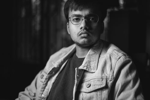 Free Artistic black and white portrait of a man wearing eyeglasses with a thoughtful expression. Stock Photo