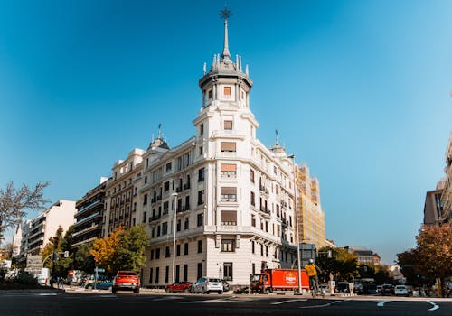 Foto d'estoc gratuïta de cantonada, carrer, carrers de la ciutat