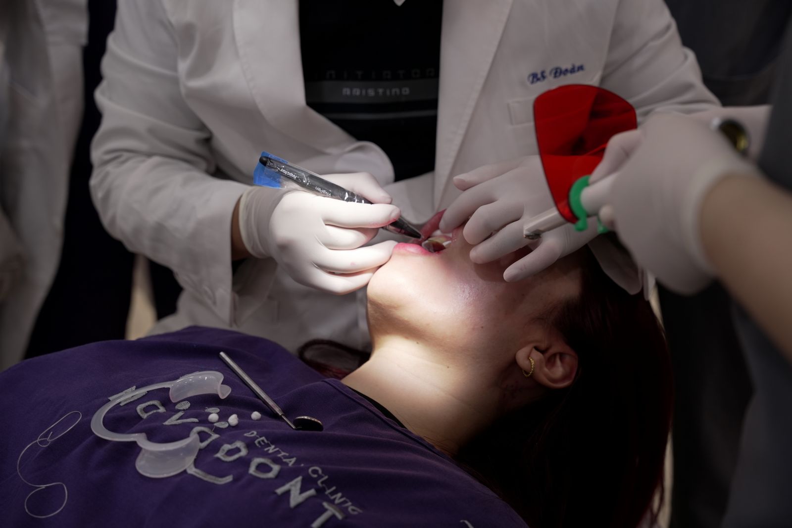 Precise restorative dental treatment in a modern clinic