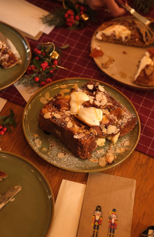 Free Delicious slice of festive dessert on a decorated table, perfect for holiday gatherings. Stock Photo